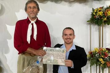 Foto - Sessão Solene em comemoração aos 26 anos de emancipação Politico - Administrativa de Capão do Cipó e entrega de diplomas de Honra ao Mérito.