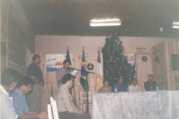 Foto - Sessão Solene de entrega de títulos de Cidadão Honorário aos Srs. Maximiliano Stacowski e Vulmar Silveira Leite, no Clube Aliança, antiga sede da Câmara de Vereadores