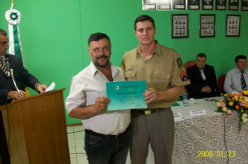 Foto - Sessão Solene em comemoração aos 10 anos do município de Capão do Cipó e entrega de Diploma aos membros da Comissão Emancipacionista.
