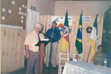 Foto - Sessão Solene de entrega de títulos de Cidadão Honorário aos Srs. Maximiliano Stacowski e Vulmar Silveira Leite, no Clube Aliança, antiga sede da Câmara de Vereadores