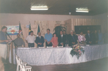 Foto - Sessão de Promulgação da Lei Orgânica Municipal, no Clube Aliança - Antiga Sede da Câmara de Vereadores