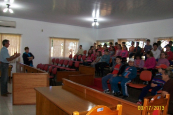 Foto - Visita de alunos das Professoras Leda Chagas e Sandra Palharini, da Escola Municipal de Ensino Fundamental Júlio Biasi, durante a Semana do Município.