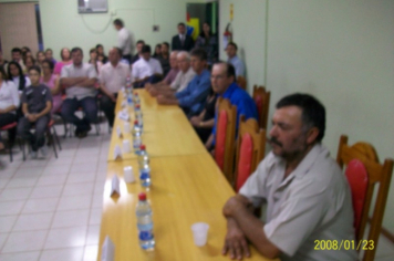 Foto - Sessão Solene em comemoração aos 10 anos do município de Capão do Cipó e entrega de Diploma aos membros da Comissão Emancipacionista.