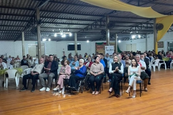 Foto - Sessão Solene em comemoração aos 26 anos de emancipação Politico - Administrativa de Capão do Cipó e entrega de diplomas de Honra ao Mérito.