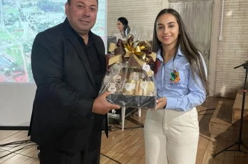 Foto - Sessão Solene em comemoração aos 26 anos de emancipação Politico - Administrativa de Capão do Cipó e entrega de diplomas de Honra ao Mérito.