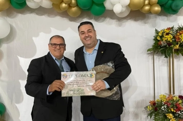 Foto - Sessão Solene em comemoração aos 26 anos de emancipação Politico - Administrativa de Capão do Cipó e entrega de diplomas de Honra ao Mérito.