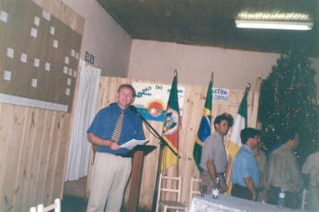 Foto - Sessão Solene de entrega de títulos de Cidadão Honorário aos Srs. Maximiliano Stacowski e Vulmar Silveira Leite, no Clube Aliança, antiga sede da Câmara de Vereadores