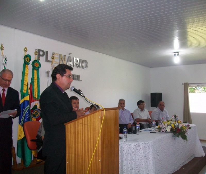 SESSÃO SOLENE DE ENTREGA DE DIPLOMA DE CIDADÃ E CIDADÃO BENEMÉRITOS DE CAPÃO DO CIPÓ, DIPLOMA DE MENÇÃO HONROSA E DESCERRAMENTO DA PLACA DO PRESIDENTE, ANO DE 2014